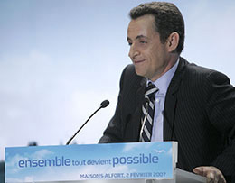 Sarkozy narquois - satisfait de son bon coup